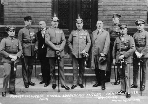 Hitlerputsch-Beteiligte vor dem Prozess (c) Bundesarchiv Hitlerputsch-Beteiligte-vor-dem-Prozess Bundesarchiv
